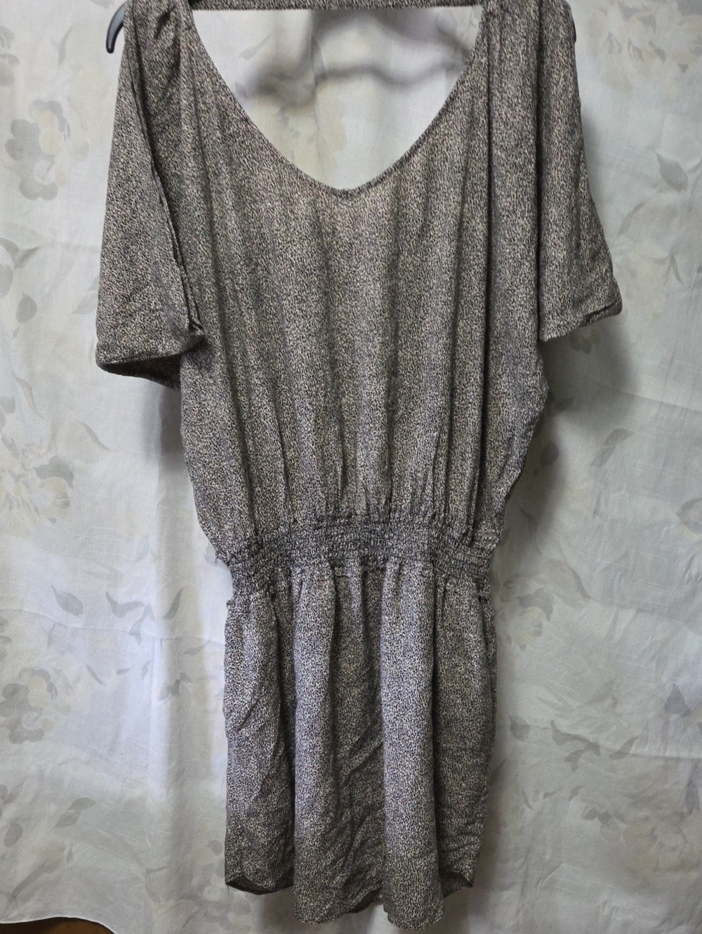 BCBGeneration Beige Speckled Short Sleeve Romper